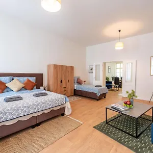 https://retreat-downtown.praguehotelsweb.com